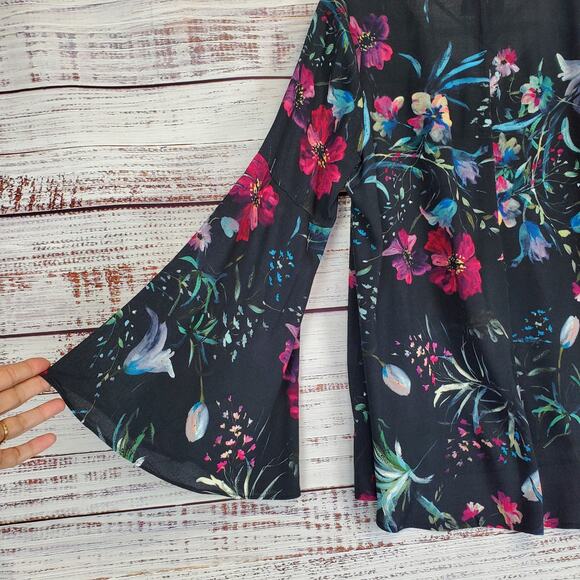 Retro Black Floral Bell Sleeve Top Fairy Whimsigoth Blouse Oversized Sm V-Neck - Picture 7 of 10